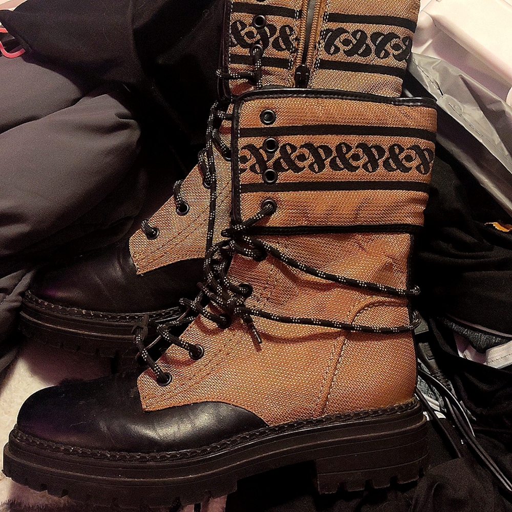 Great boots size 8 sam & Libby